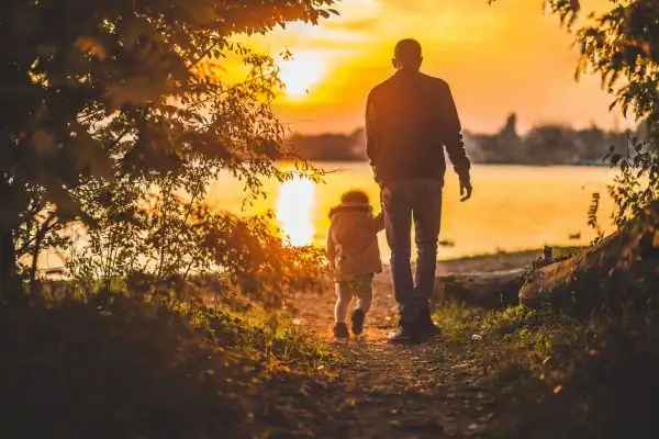 image of dad and child - parental alienation Dunstable